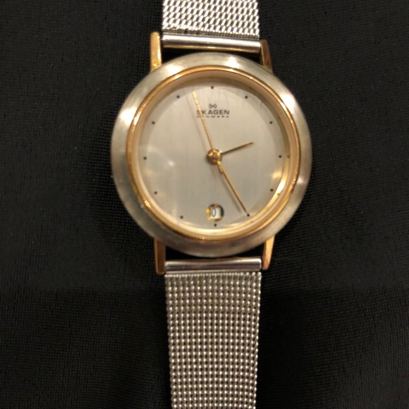 Skagen Signatur Two-Hand Silver-Tone Womens Stainless Steel Mesh Watch - Picture 5 of 9